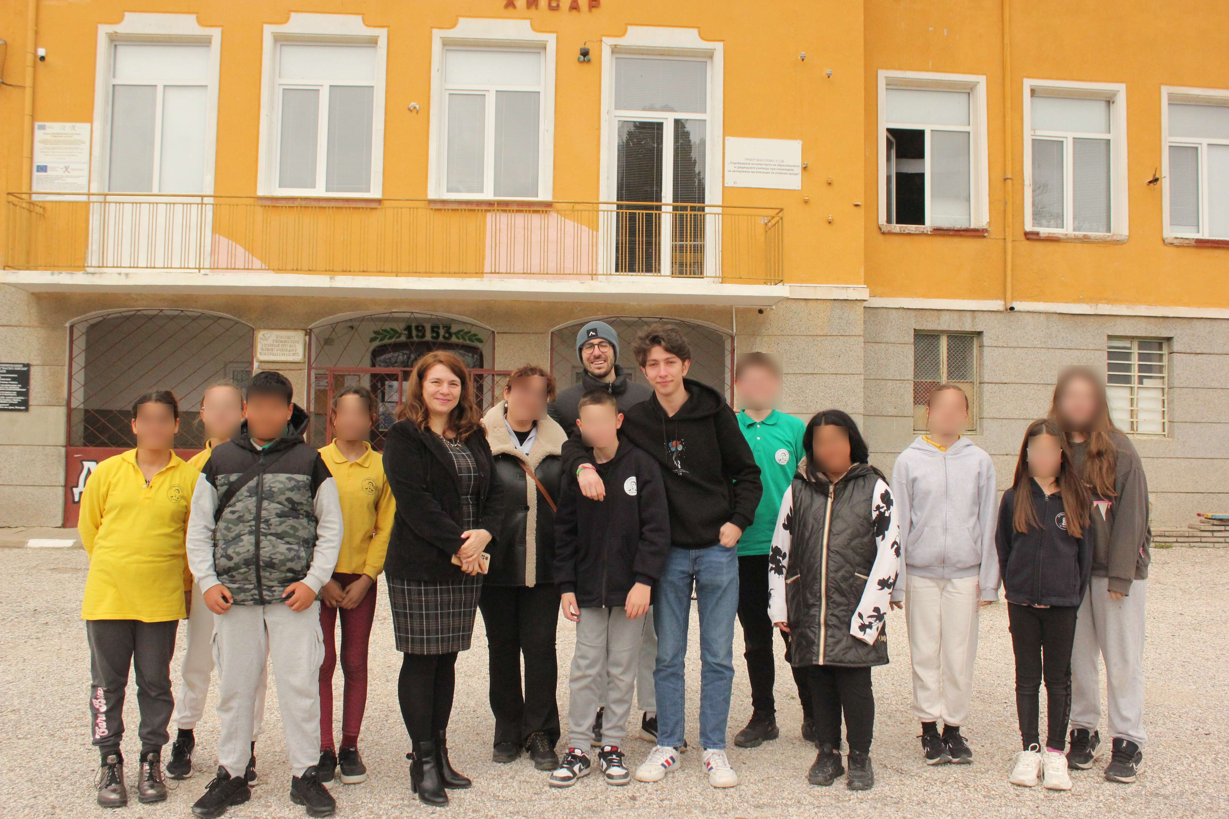 Средно училище „Васил Левски“ - Хисаря